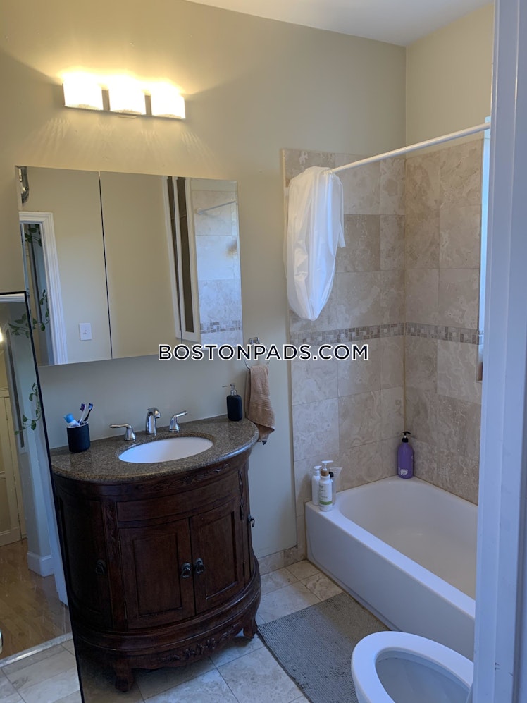 Commonwealth Ave., Boston