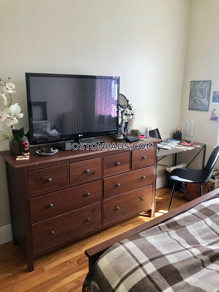 Commonwealth Ave., Boston