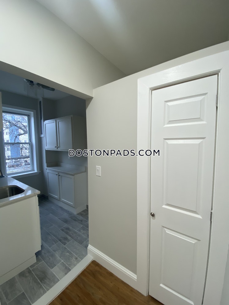 Commonwealth Ave., Boston