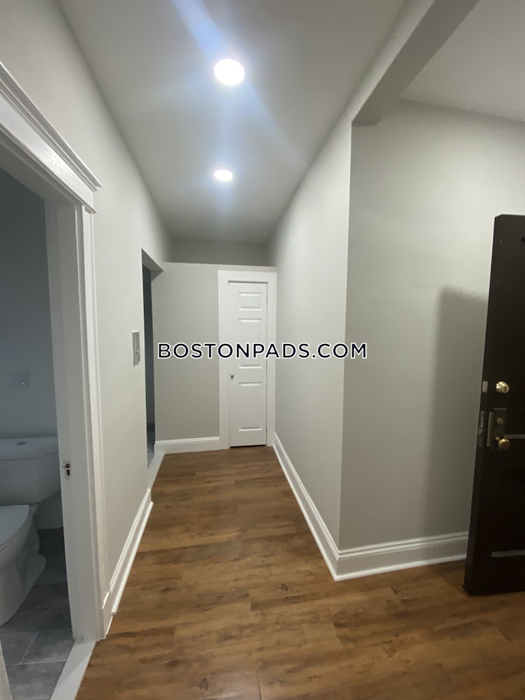 Commonwealth Ave., Boston