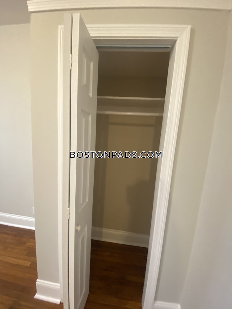 Commonwealth Ave., Boston