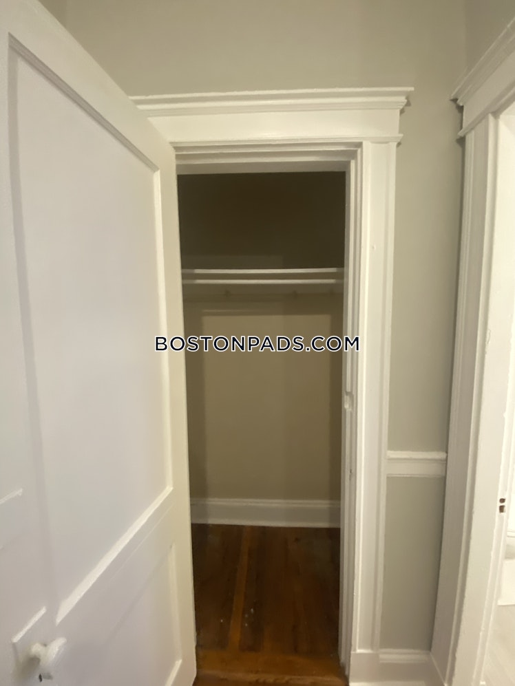 Commonwealth Ave., Boston