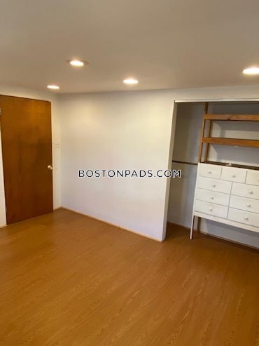 Boston - 4 Beds, 2 Baths