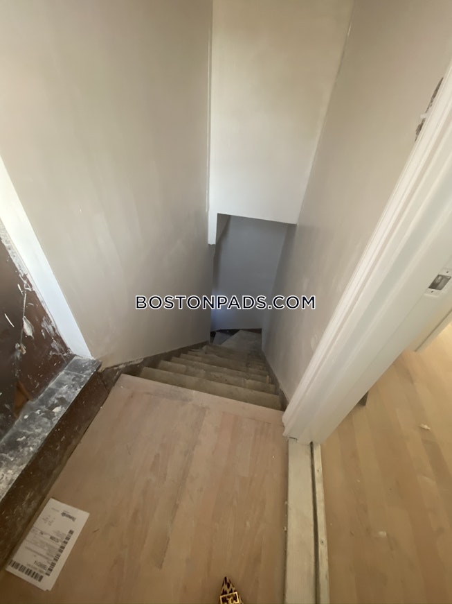 Boston - $2,700+ /mo