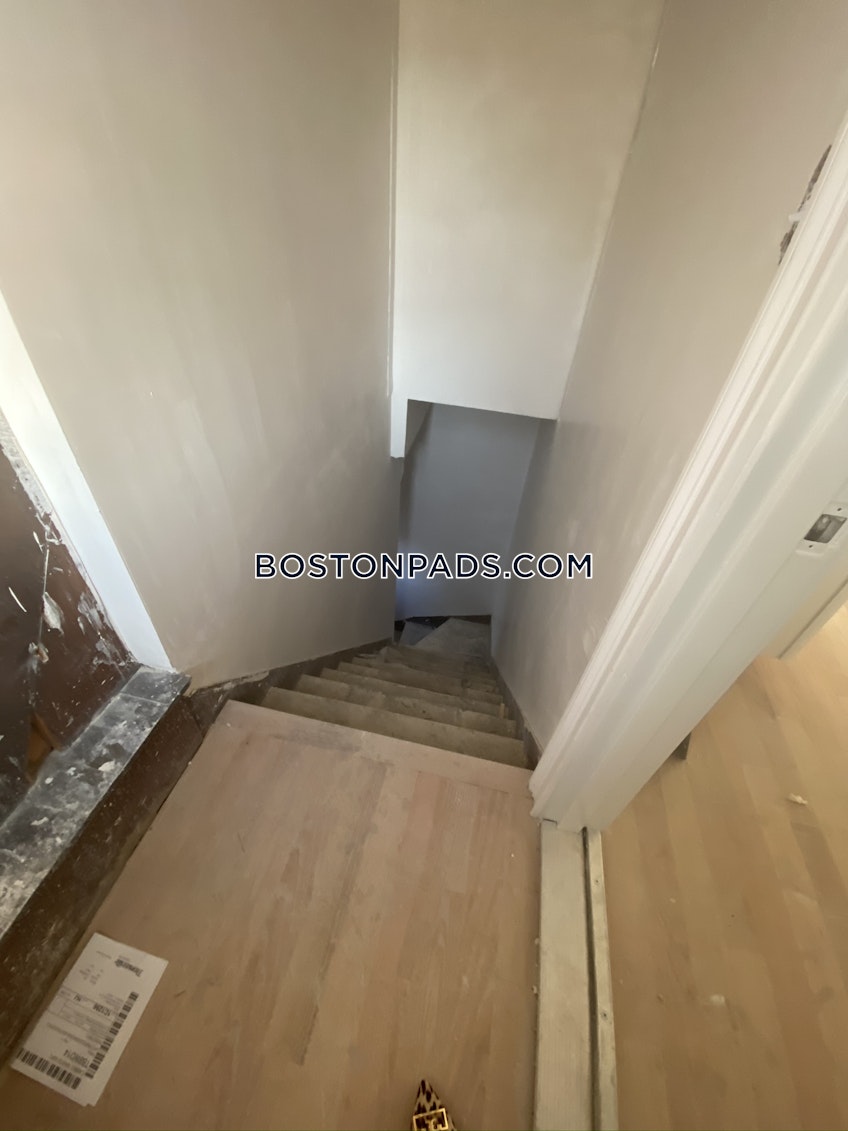 Boston - $2,700+ /month