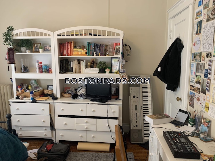 Commonwealth Ave., Boston