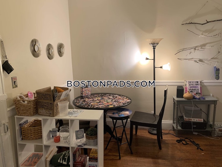 Commonwealth Ave., Boston