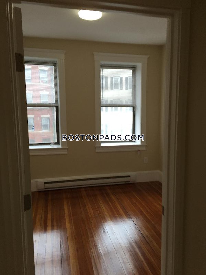 BOSTON - MISSION HILL - 4 Beds, 2 Baths - Image 3