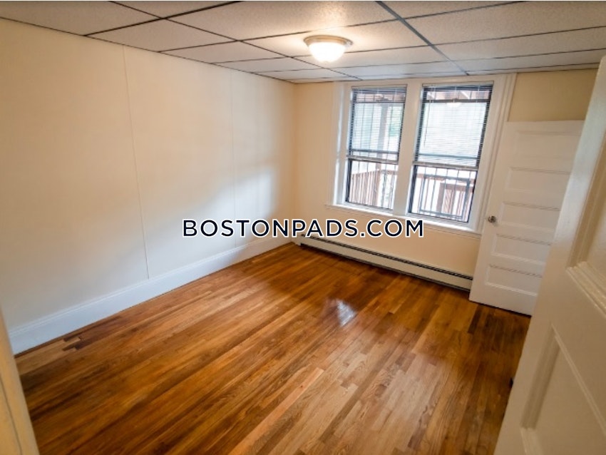 BOSTON - MISSION HILL - 4 Beds, 1 Bath - Image 8