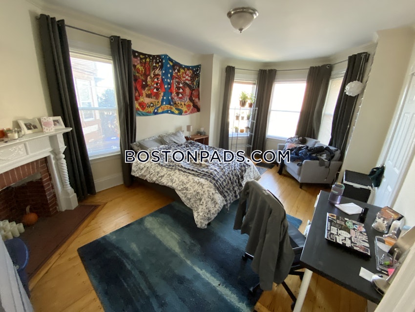 BOSTON - FORT HILL - 3 Beds, 1 Bath - Image 2