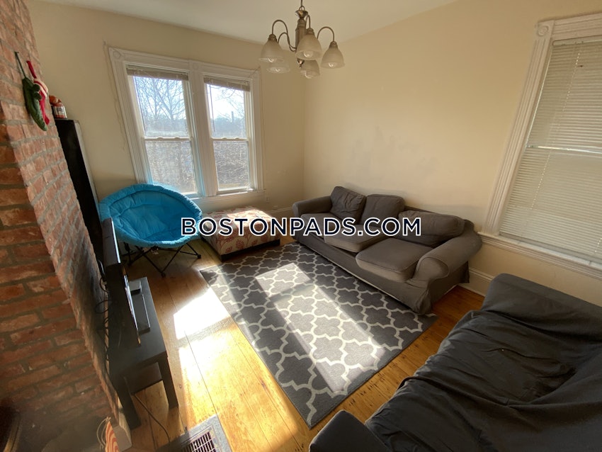 BOSTON - FORT HILL - 3 Beds, 1 Bath - Image 4