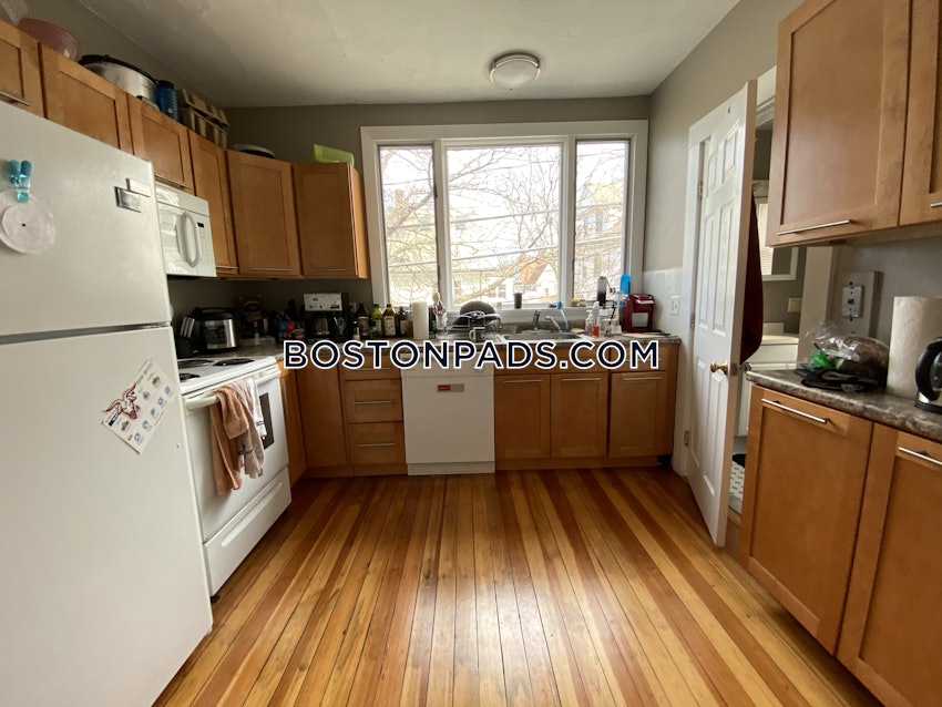 SOMERVILLE - TUFTS - 5 Beds, 2 Baths - Image 7