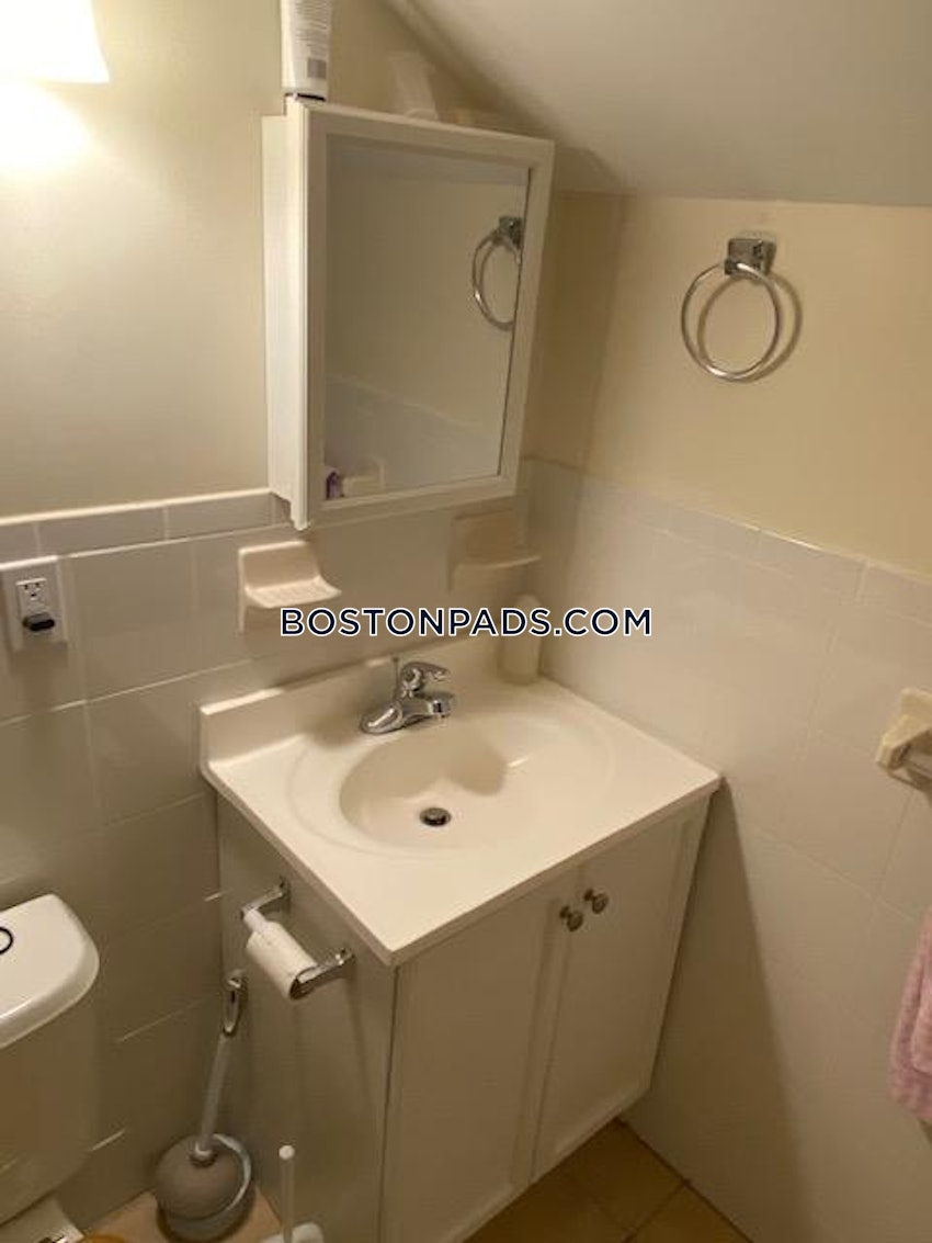 CAMBRIDGE - INMAN SQUARE - 1 Bed, 1 Bath - Image 12