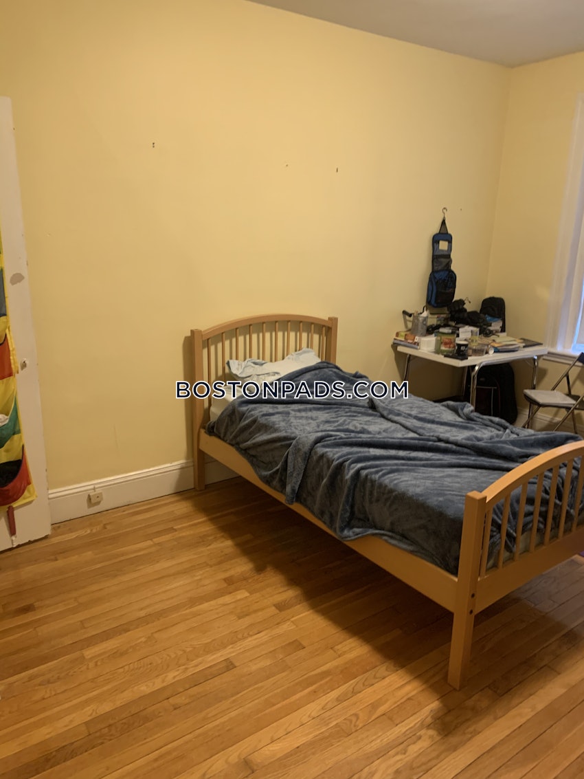 BROOKLINE- WASHINGTON SQUARE - 2 Beds, 2 Baths - Image 3