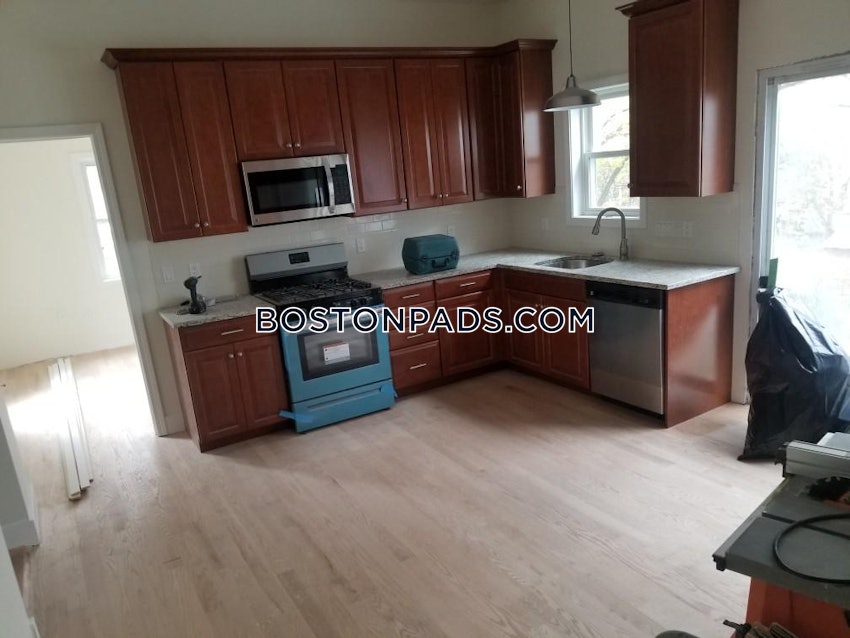 SOMERVILLE - DAVIS SQUARE - 5 Beds, 2 Baths - Image 2