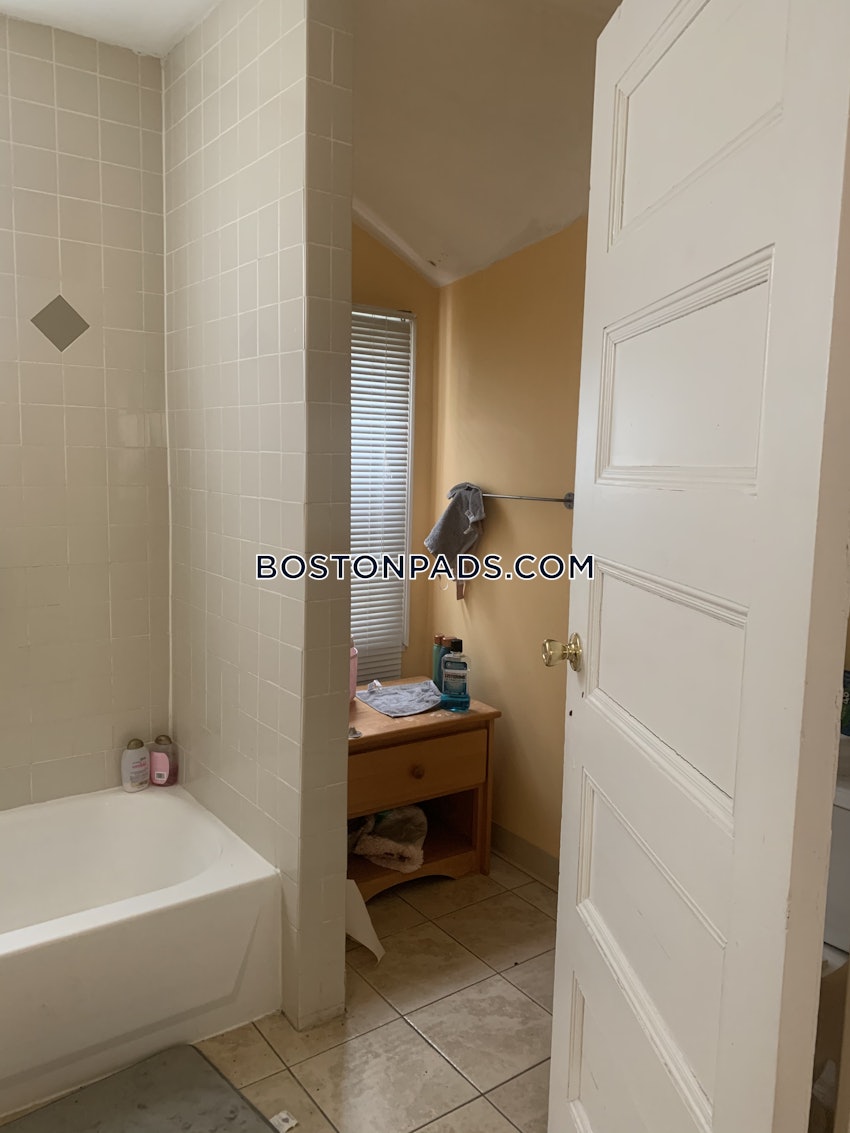 BOSTON - MISSION HILL - 3 Beds, 1 Bath - Image 18