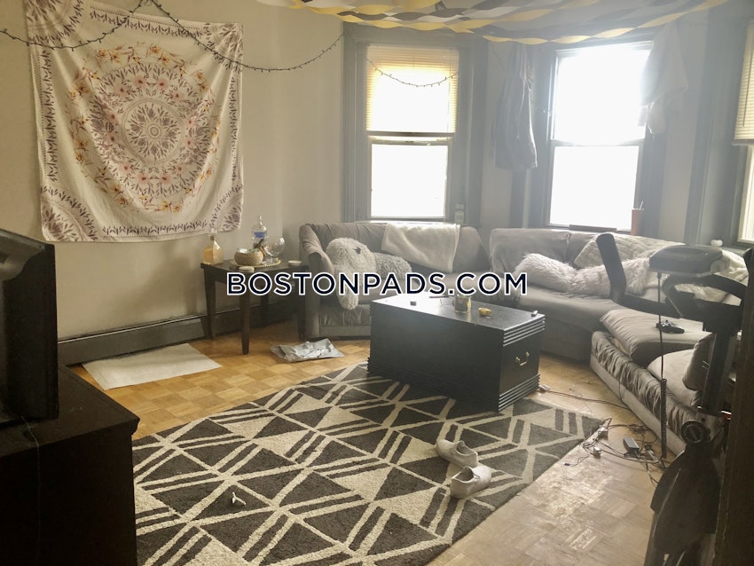 BOSTON - MISSION HILL - 4 Beds, 1 Bath - Image 24