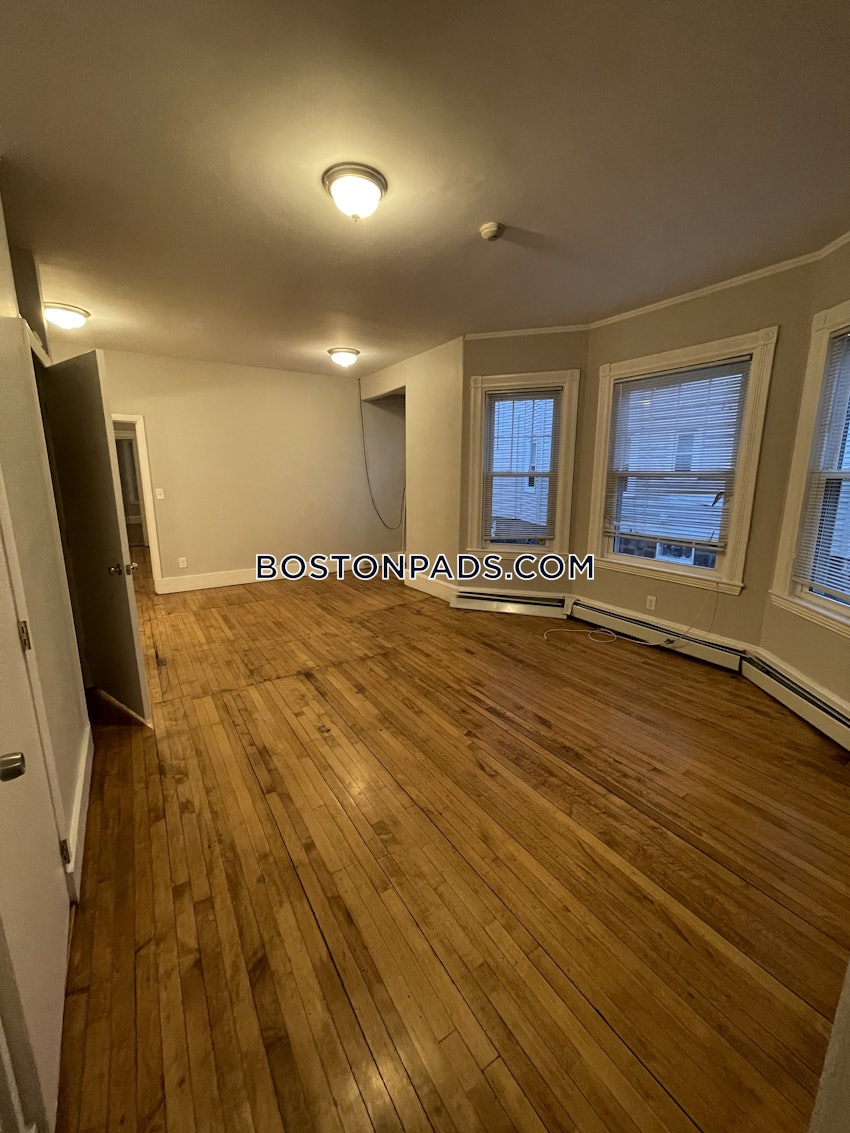 BOSTON - ALLSTON - 5 Beds, 2 Baths - Image 34