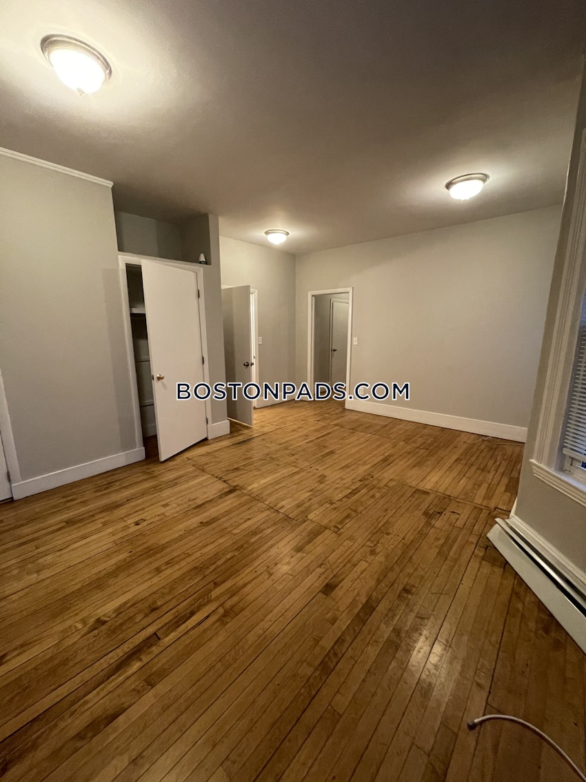 BOSTON - ALLSTON - 5 Beds, 2 Baths - Image 32