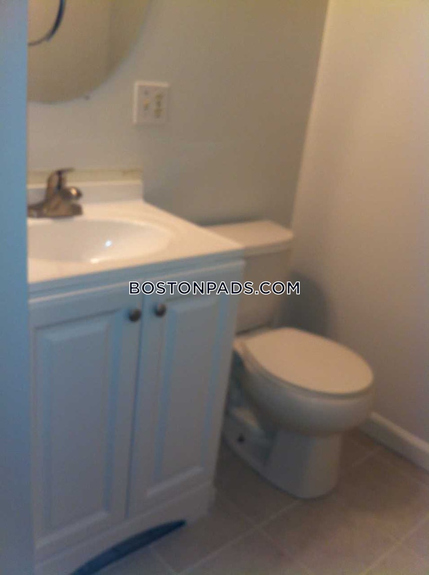 MEDFORD - TUFTS - 3 Beds, 1.5 Baths - Image 9