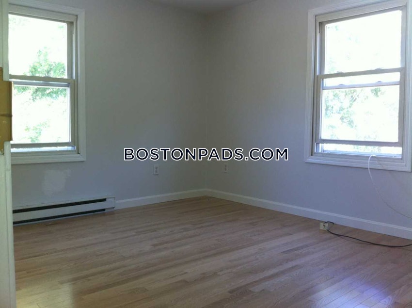 MEDFORD - TUFTS - 3 Beds, 1.5 Baths - Image 4