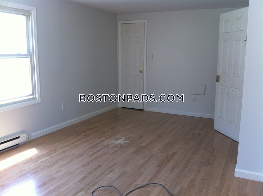 MEDFORD - TUFTS - 3 Beds, 1.5 Baths - Image 3