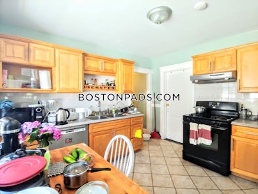 Boston - 5 Beds, 2 Baths