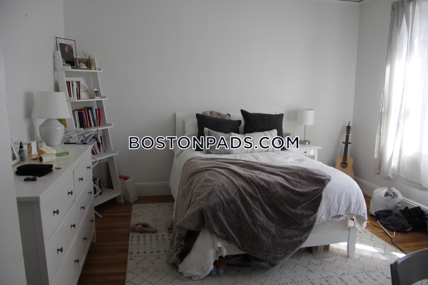 BROOKLINE- WASHINGTON SQUARE - 3 Beds, 1 Bath - Image 12