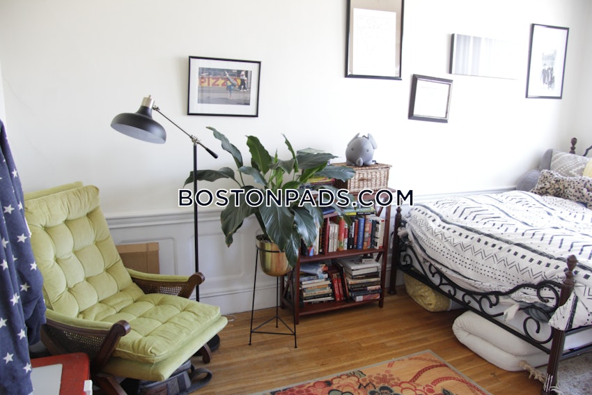 BROOKLINE- WASHINGTON SQUARE - 3 Beds, 1 Bath - Image 9