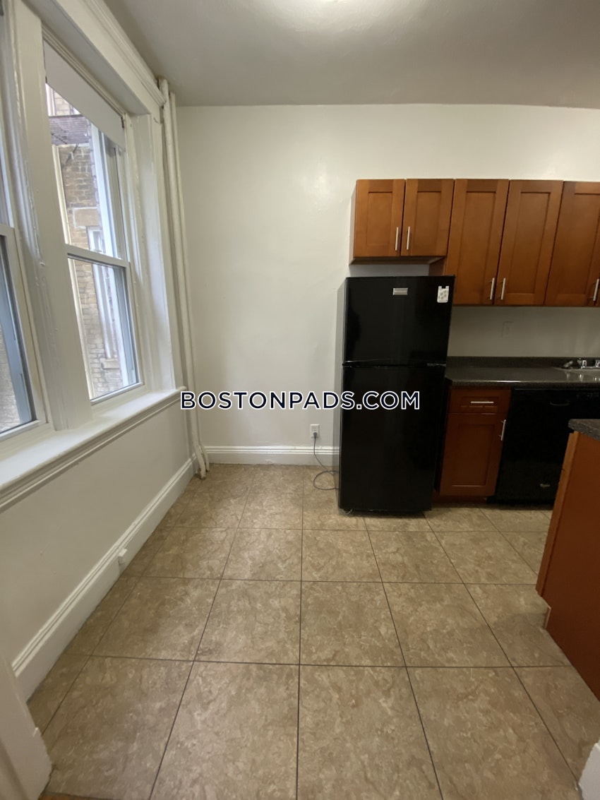 BOSTON - FENWAY/KENMORE - 1 Bed, 1 Bath - Image 3