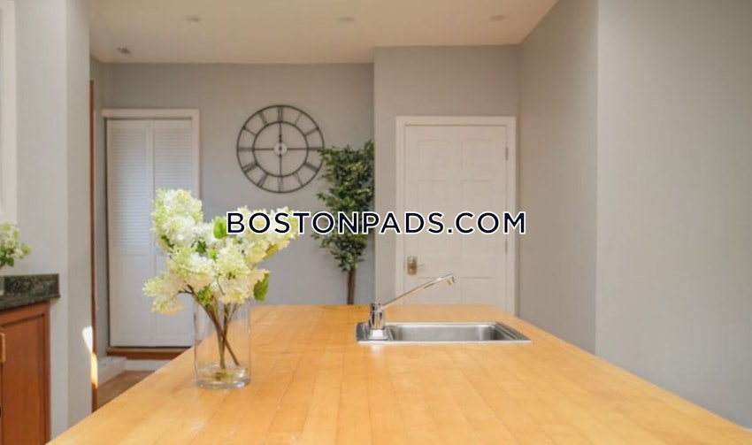 CAMBRIDGE - HARVARD SQUARE - 5 Beds, 2 Baths - Image 11