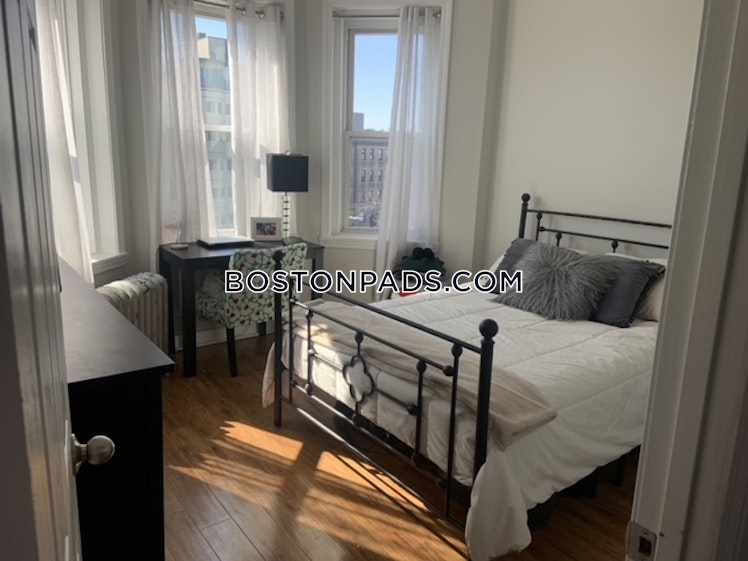 Commonwealth Ave., Boston