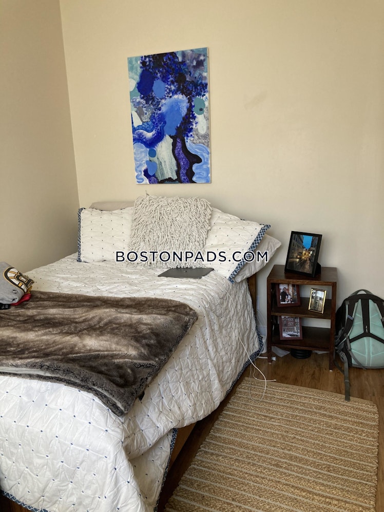 Commonwealth Ave., Boston