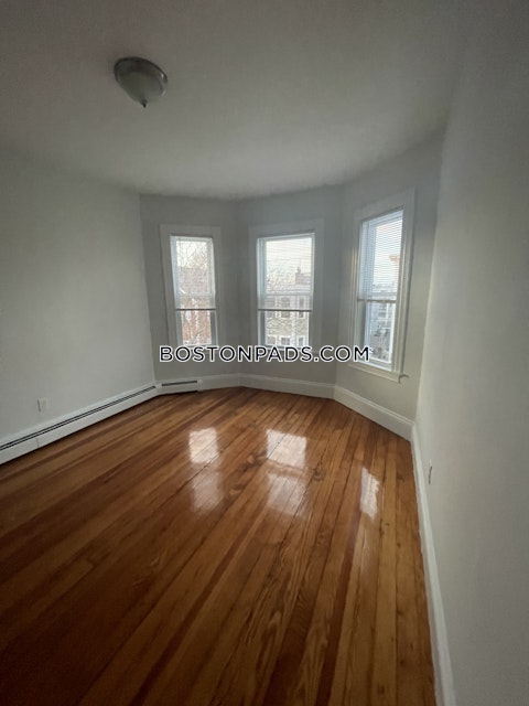 Romsey St. Boston photo 3