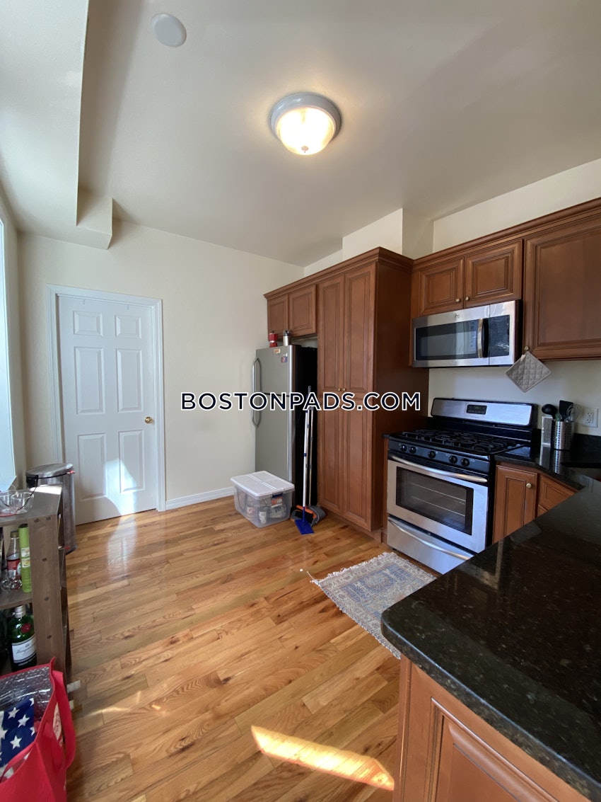 BOSTON - NORTH END - 3 Beds, 1 Bath - Image 3