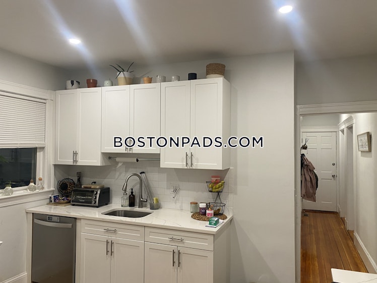 Bakersfield St., Boston