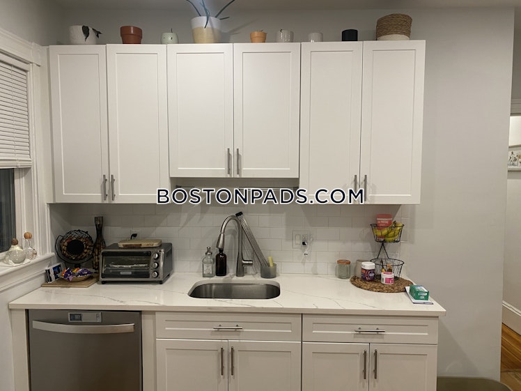 Bakersfield St., Boston