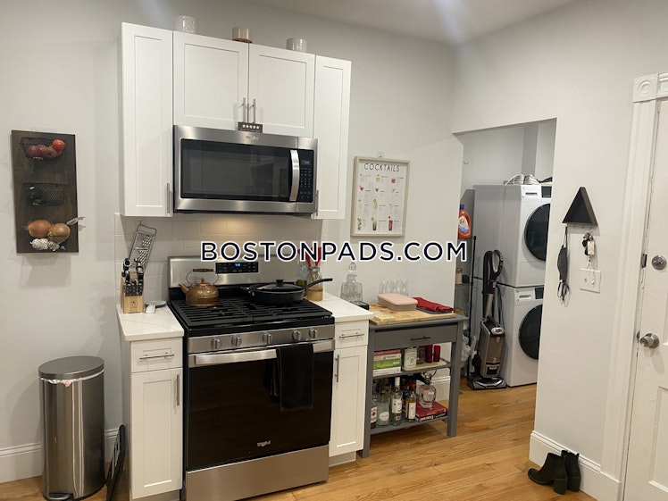 Bakersfield St., Boston