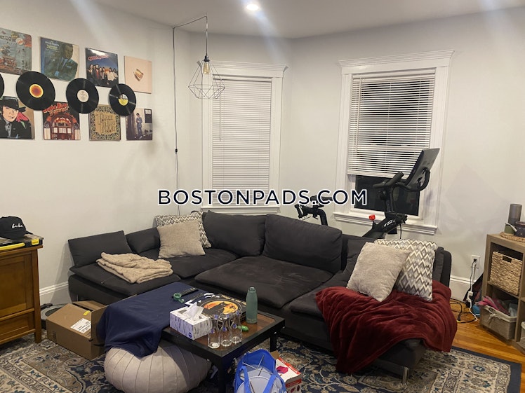 Bakersfield St., Boston