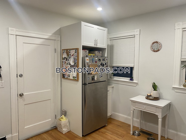 Bakersfield St., Boston