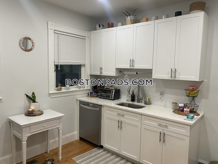 Bakersfield St., Boston