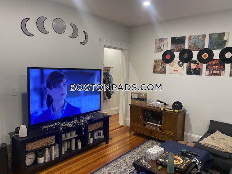 Bakersfield St., Boston