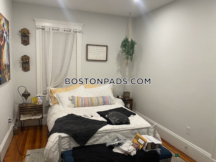 Bakersfield St., Boston