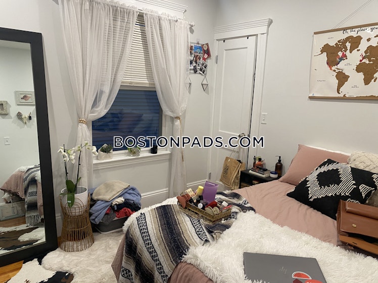 Bakersfield St., Boston