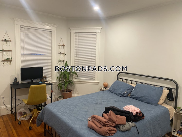 Bakersfield St., Boston