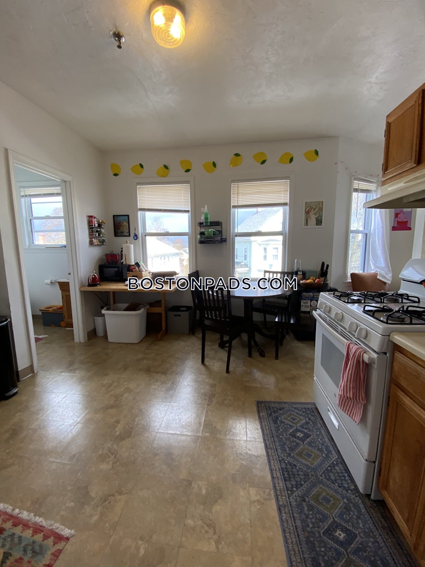 WALTHAM - 4 Beds, 2 Baths - Image 19