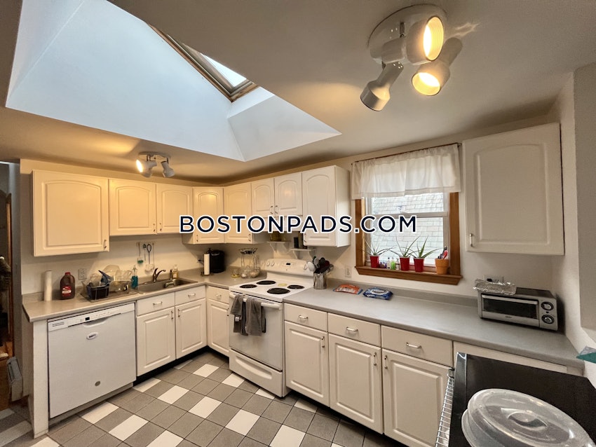 BOSTON - BRIGHTON - OAK SQUARE - 3 Beds, 1 Bath - Image 3