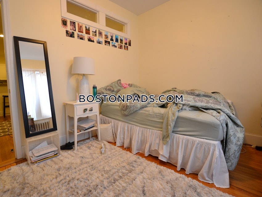 BROOKLINE- BOSTON UNIVERSITY - 4 Beds, 1 Bath - Image 5