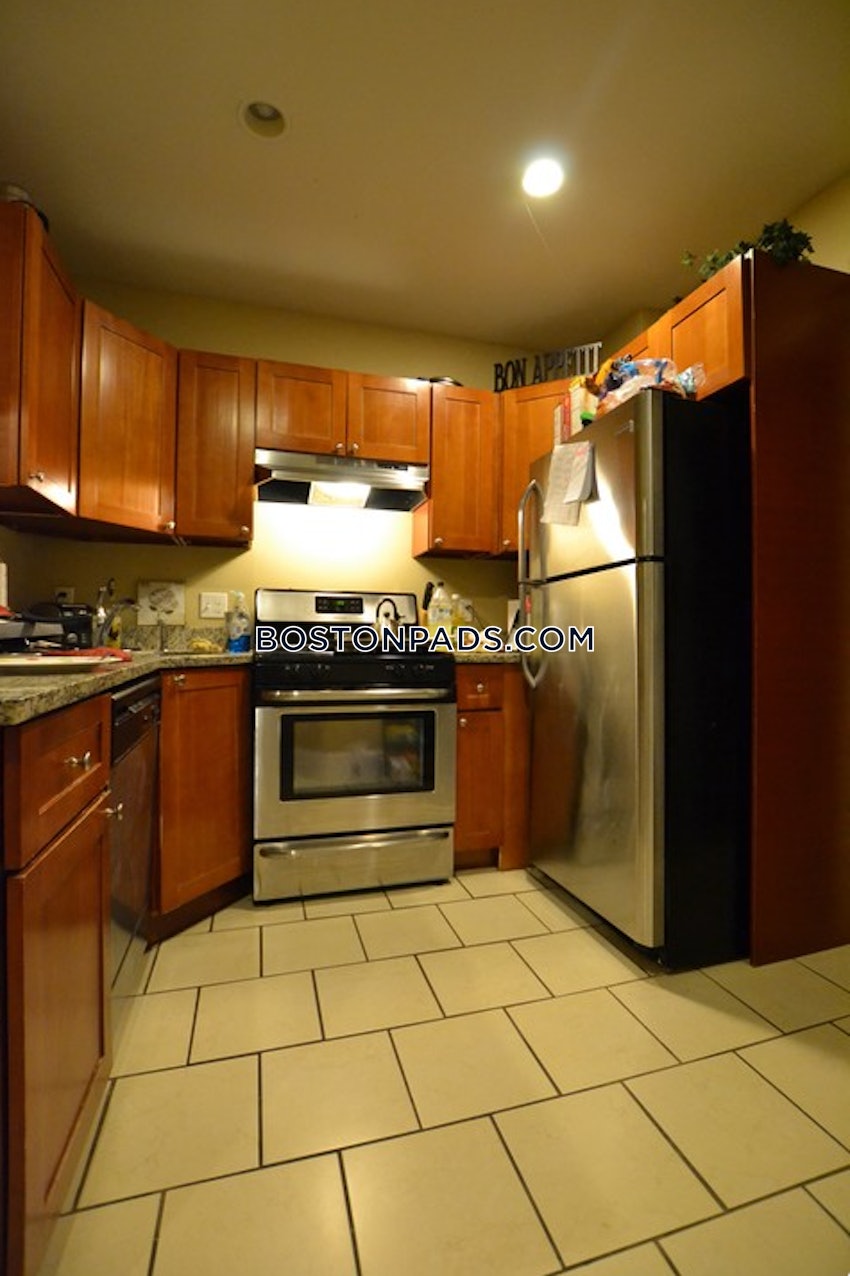 BROOKLINE- BOSTON UNIVERSITY - 4 Beds, 1 Bath - Image 1