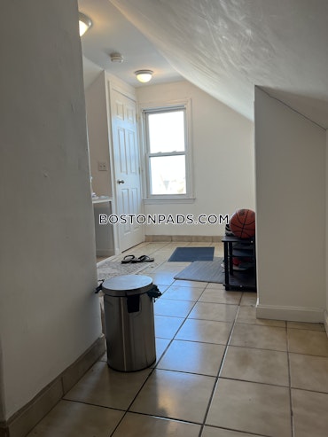 Boston - 4 Beds, 2 Baths